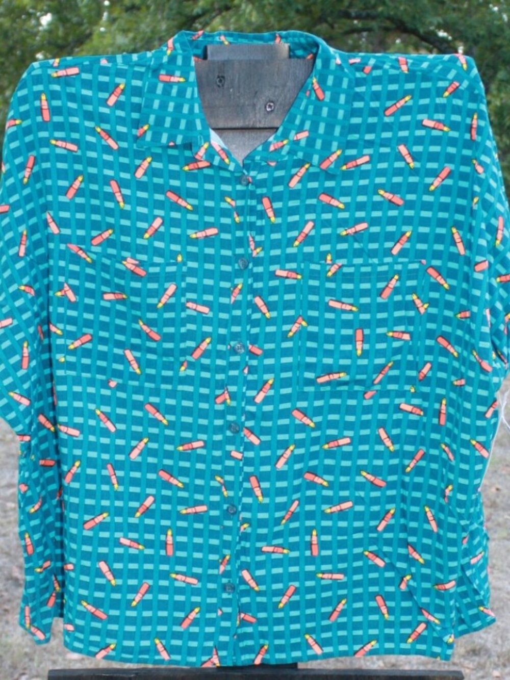 LuLaRoe Amy Retro Lipstick Button-Up Shirt, Size L